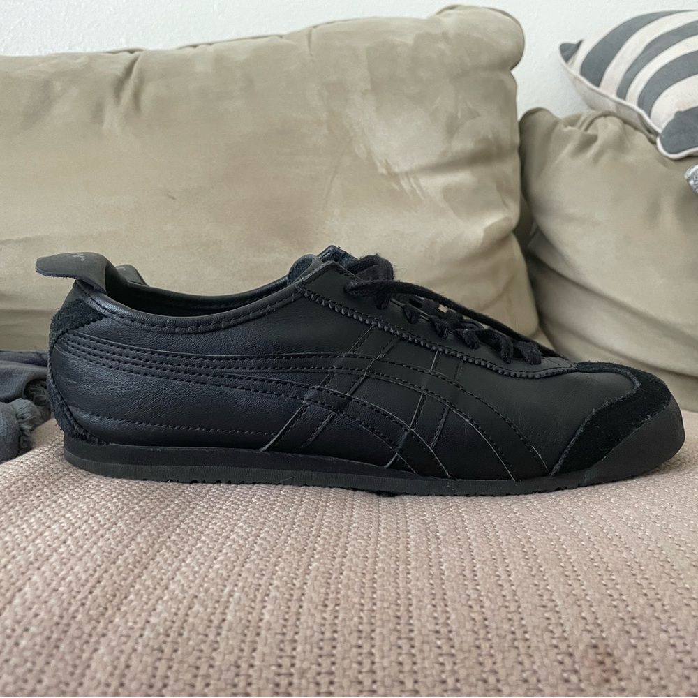 ASICS onitsuka tiger Mexico 66
Triple black 
Size 9.5 men’s 11 women’s
